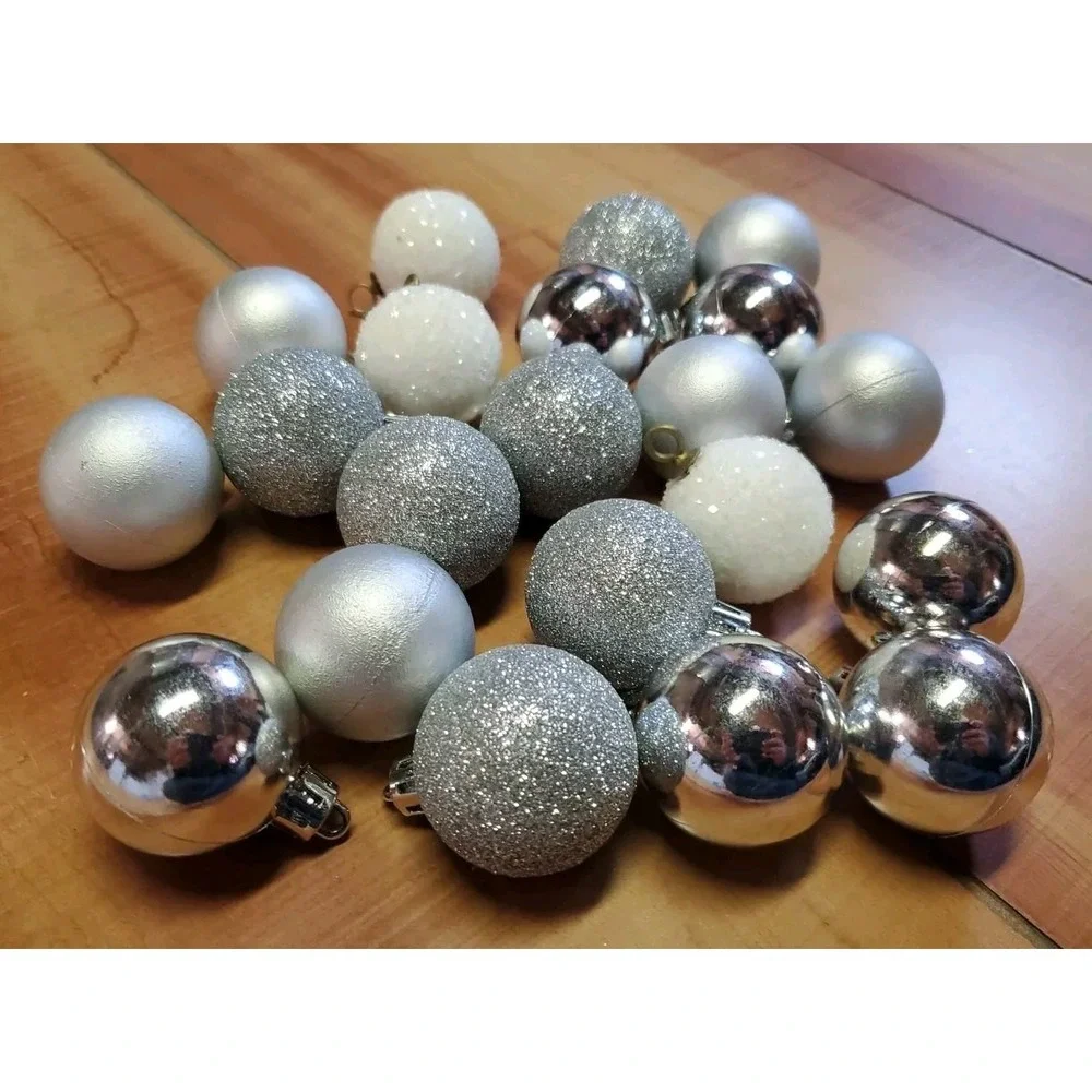 Christmas Tree Ball Small ornament‎ 21 Lot Silver White Glitter Matte Shiny 1.5